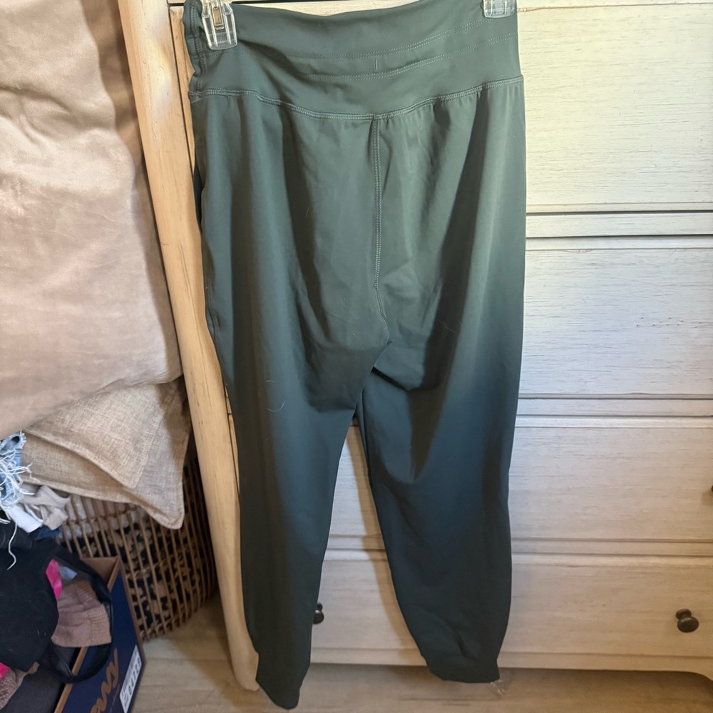 Old Navy Active Powersoft High Rise Joggers - Picture 4 of 5